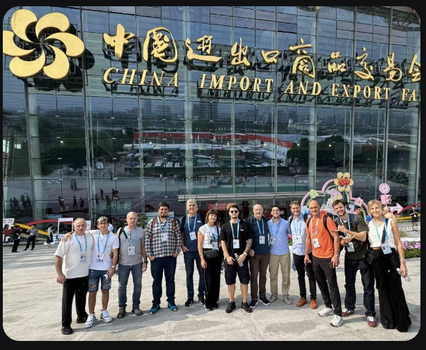 Grupo de importadores frente al China Import and Export Fair — Canton Fair