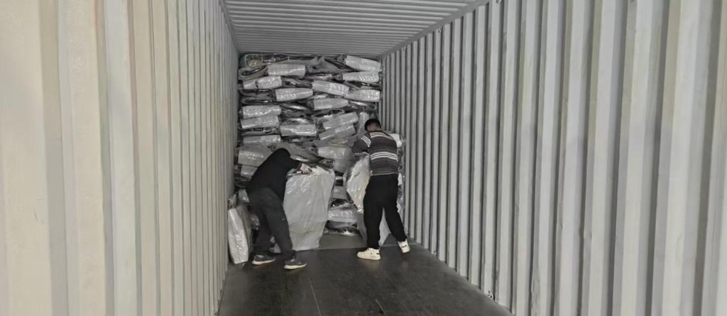 Logística y despacho — almacén, contenedor y carga en China